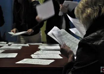 голосування вибори місцеві вибори бюлетені
