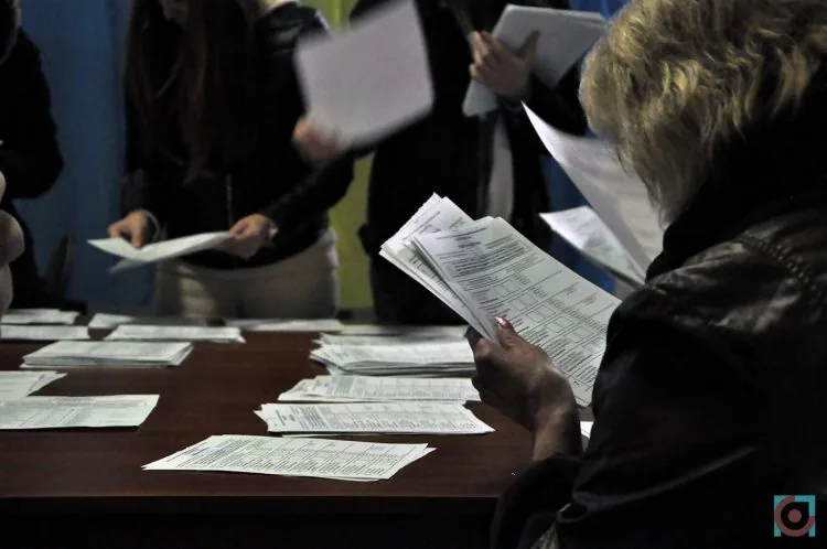 голосування вибори місцеві вибори бюлетені