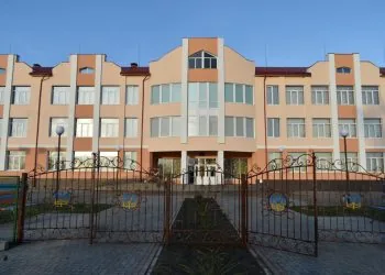 школа у селі Любохини