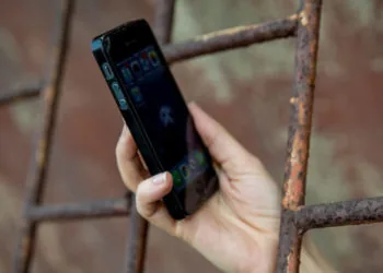 Телефони у колонії