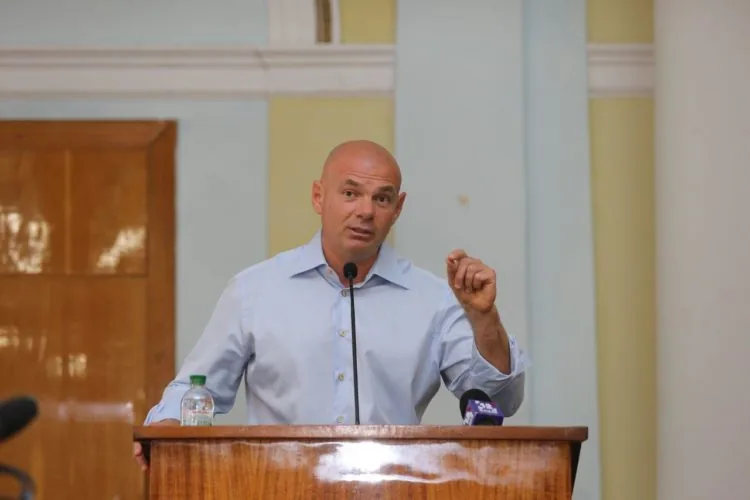 Батько нардепа від Луцька Ігоря Палиці купив землю на острові поблизу Києва