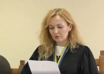 Оксана Андрусенко суддя