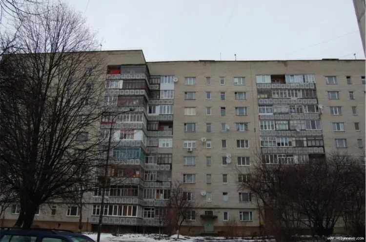 Дах будинку на вулиці Домни Гордіюк відремонтує чоловік чиновниці Луцької міськради