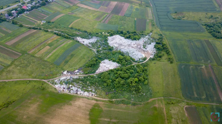 Сміттєзвалище у Цегові