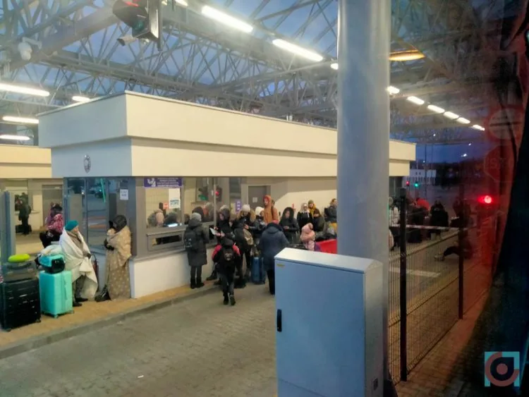 Черга на кордоні в пункті Зосін