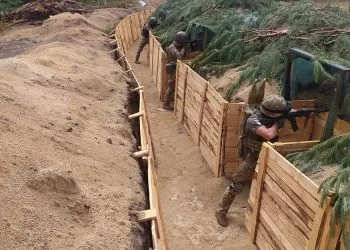 окоп, солдати на білоруському кордоні