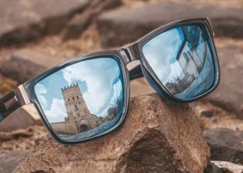 окуляри і замок