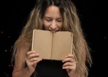 книга, автор читачі дівчина