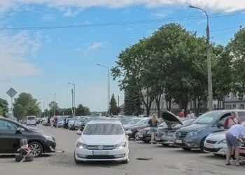 луцький авторинок