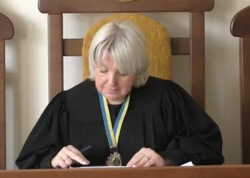 Орися Ференс-Піжук суддя