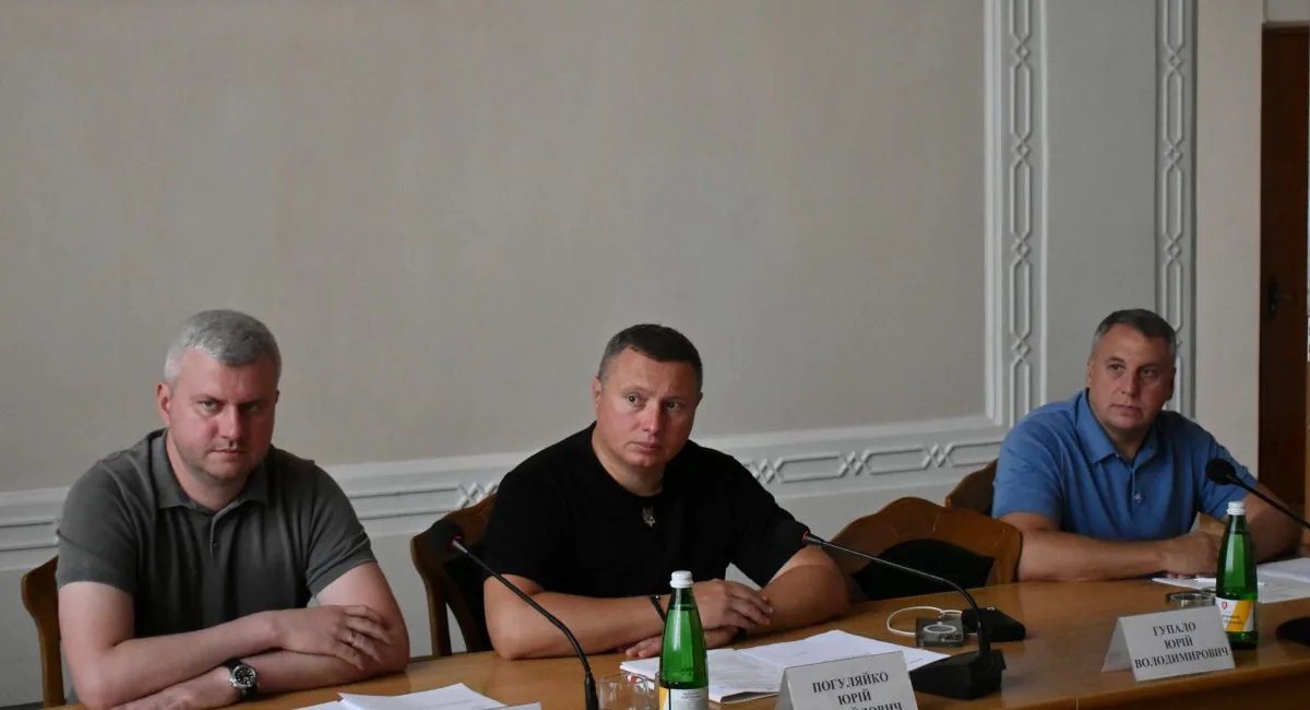 Юрій Погуляйко та його заступники Сергій Мовенко Олександр Троханенко