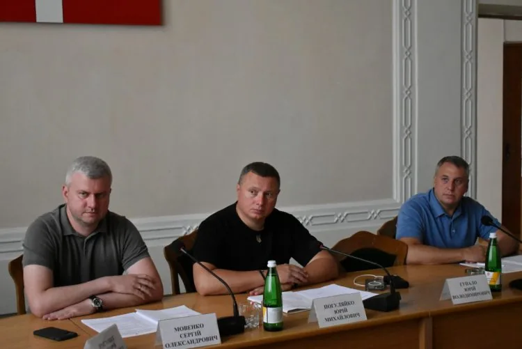 Юрій Погуляйко та його заступники Сергій Мовенко Олександр Троханенко