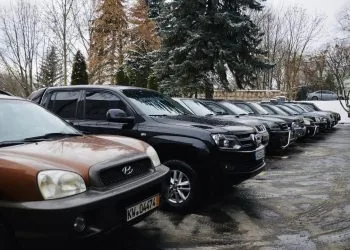 Пікапи на передову від лісівників. Другий зліва – був у користуванні Кватирка