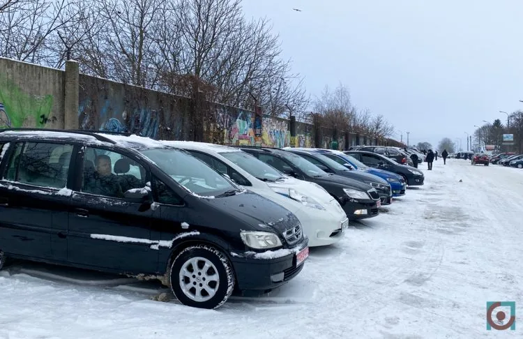 Луцький авторинок.