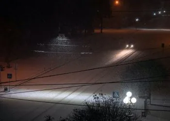 темна вулиця пішохідний перехід