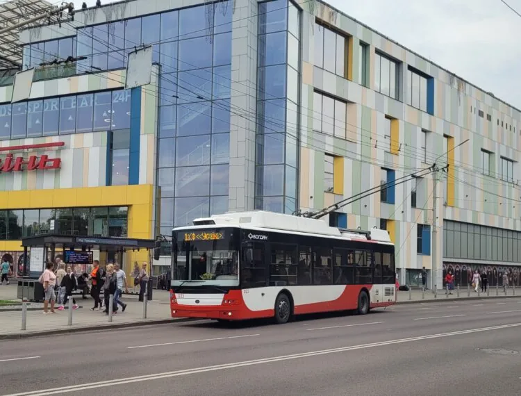 Тролейбус у Луцьку ТРЦ Промінь