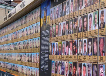 Меморіальна дошка на Театральному майдані у Луцьку