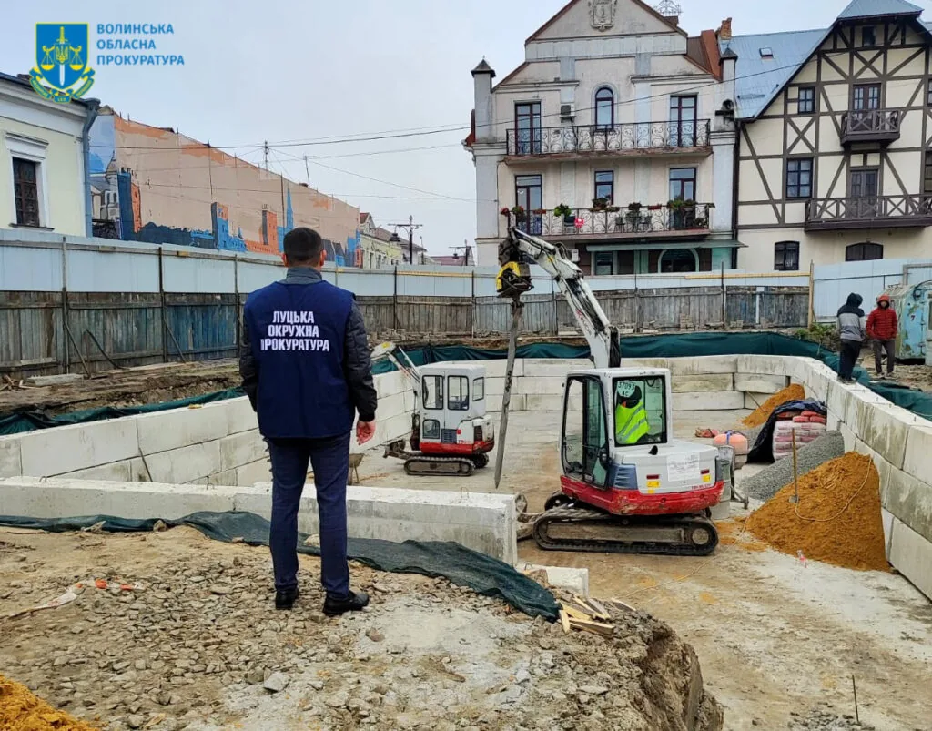 Будівництво, Старий Луцьк, Кафедральна,13.