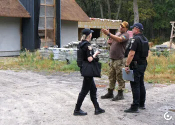 Поліція ознайомлюється з імовірно незаконним будівництвом на території звірівського лісгоспу