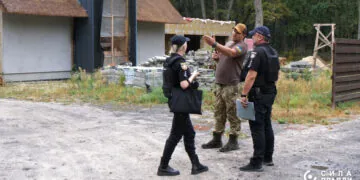 Поліція ознайомлюється з імовірно незаконним будівництвом на території звірівського лісгоспу