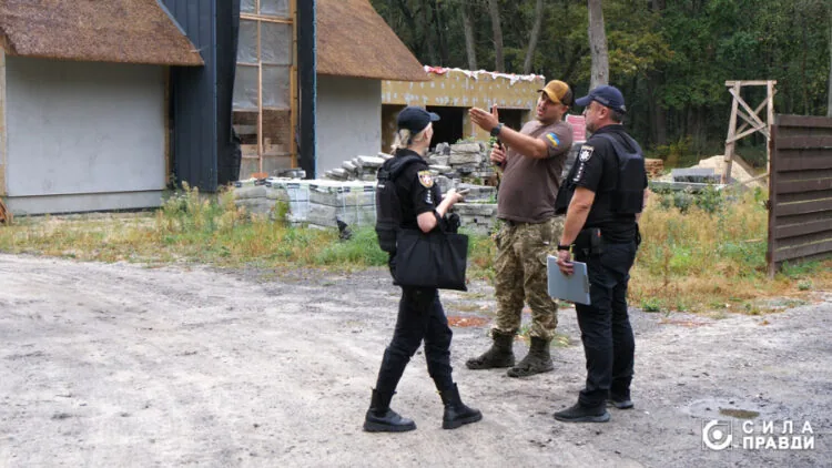 Поліція ознайомлюється з імовірно незаконним будівництвом на території звірівського лісгоспу