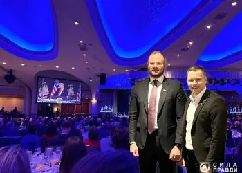 Колаж про сніданок з Трампом