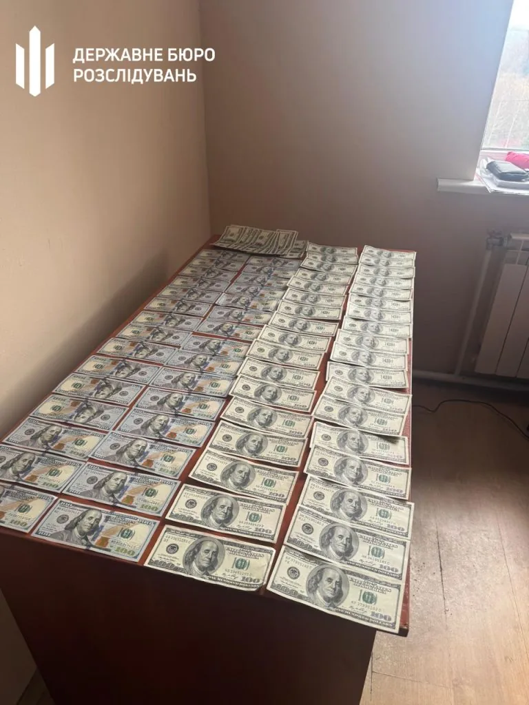 Посадовець Держохорони праці захотів 5 тисяч доларів хабаря і попався ДБР (не розслідував загибель неповнолітнього унаслідок пожежі)