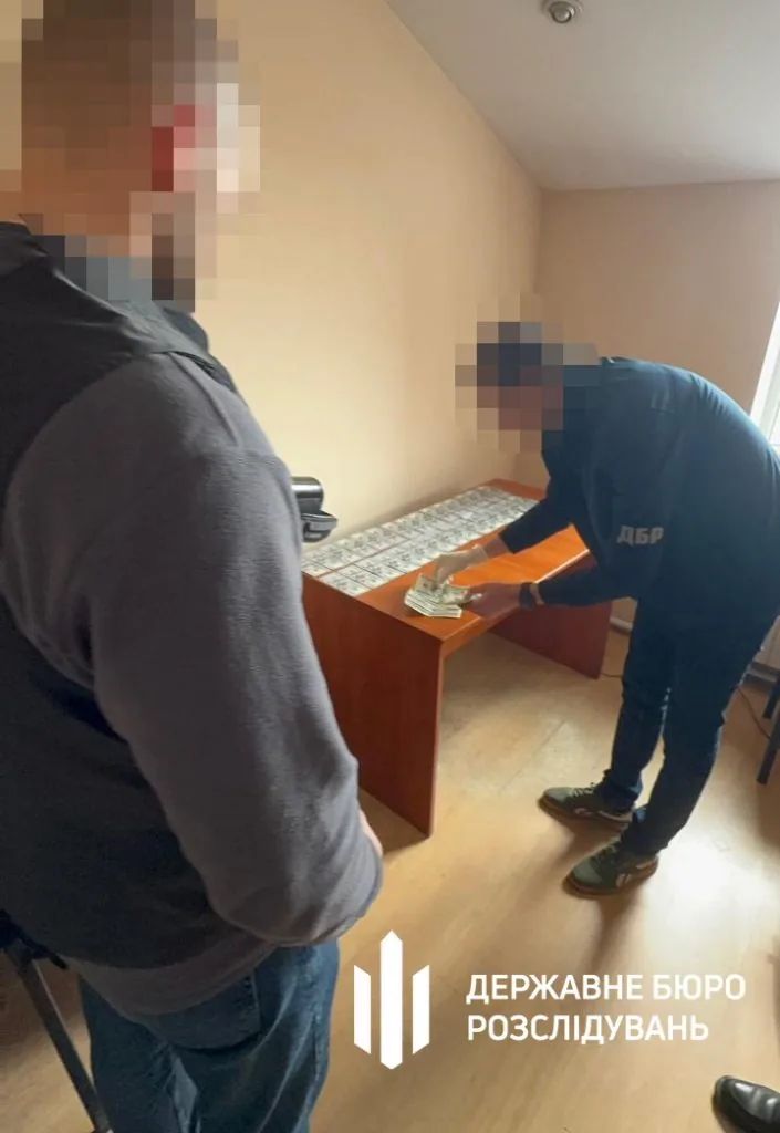Посадовець Держохорони праці захотів 5 тисяч доларів хабаря і попався ДБР (не розслідував загибель неповнолітнього унаслідок пожежі)