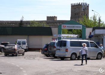 Вивіска "Луцький ринок" при вході на Центральний ринок Луцька (Глушець, 1). 2024 рік