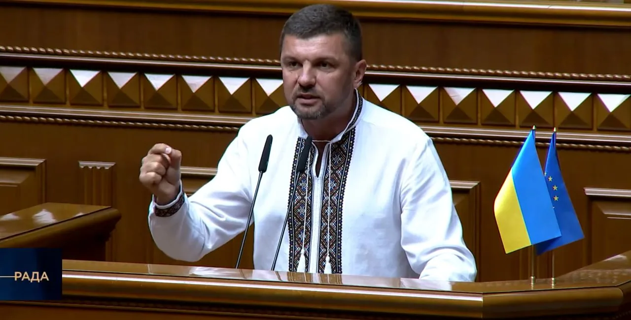 Торік народний депутат від депутатської групи "За майбутнє" Ігор Гузь виступав у Верховній Раді більше десятка разів. Скриншот з Youtube-трансляції «Телеканалу Рада» від 18 вересня 2024 року