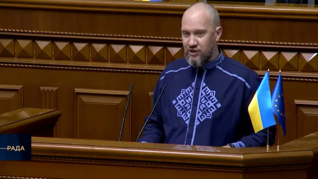 Народний депутат від фракції «Слуга народу» Валерій Стернійчук за 2024 рік у парламенті брав слово вісім разів. Скриншот з Youtube-трансляції «Телеканалу Рада» від 24 квітня 2024 року