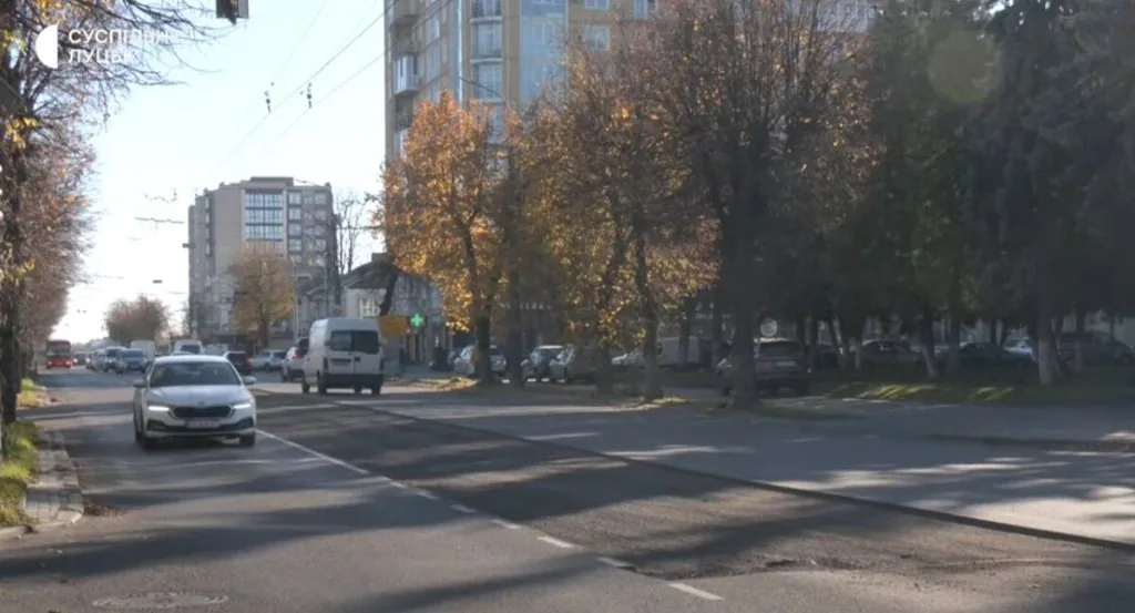 Ремонт дороги у листопаді 2024-го в Луцьку.