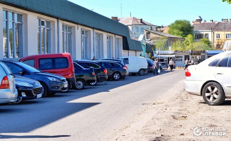 Центральний ринок парковка Матов