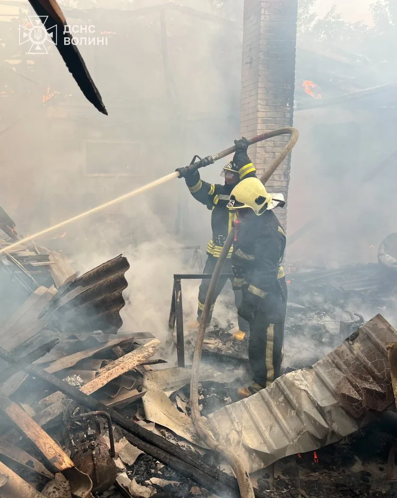 Наслідки російської атаки на Луцьк 6 червня 2025 року. Джерело: https://www.facebook.com/dsnsVol