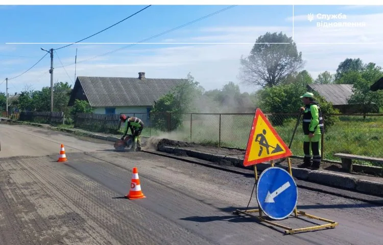Служба відновлення та розвитку інфраструктури у Волинській області 4 червня 2025 року показала, як забезпечує проїзд дорогами Волині.