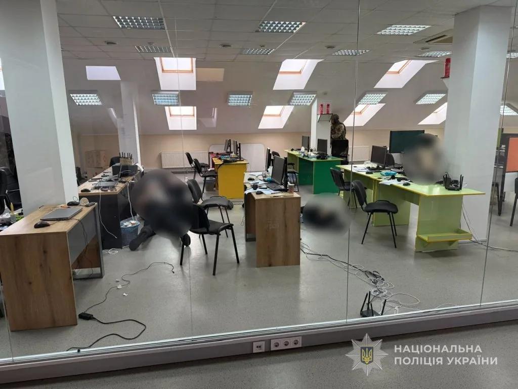 На Волині правоохоронці ліквідували шахрайський кол-центр. Повідомили 21 липня 2025 року