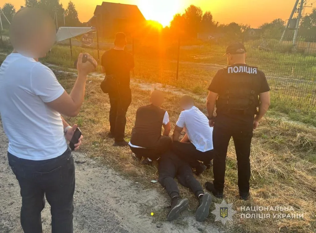 Затримання волонтера БФ «Добра справа» Віталія Мельника. Фото із сайту vl.npu.gov.ua