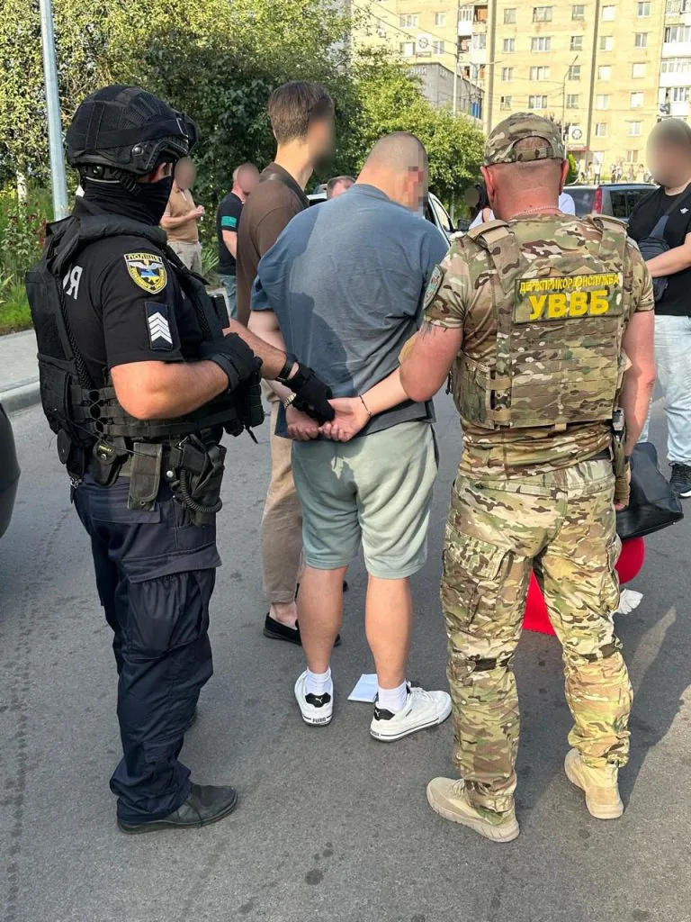 Затримання організаторів схеми переправлення чоловіків за кордон