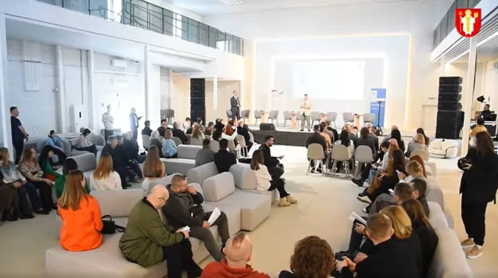 Реконструкція кінотеатру "Батьківщина" завершується. Докинули у серпні 2025го- ще 4 мільйони.