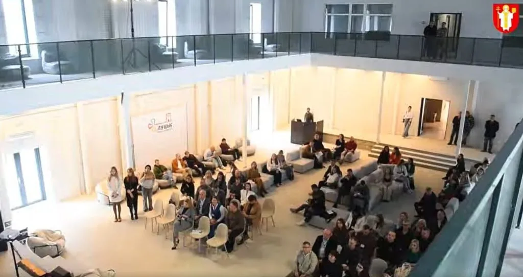 Реконструкція кінотеатру "Батьківщина" завершується. Докинули у серпні 2025го- ще 4 мільйони.