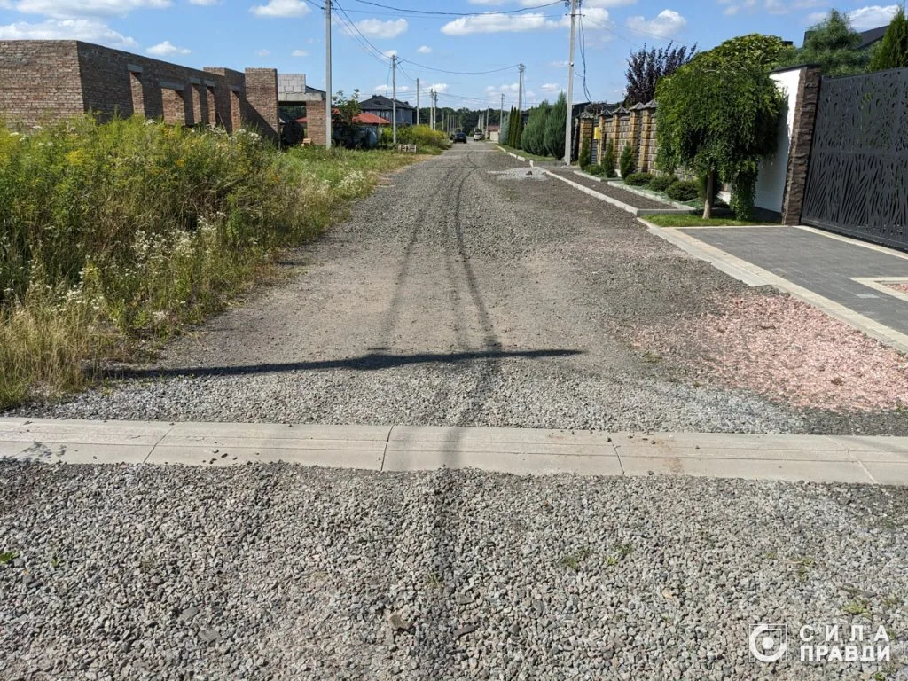 Вулиця Набережна 10 у Боратині