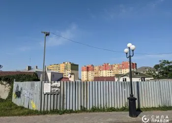 На паспорті майбутньої торгово-офісної будівлі на Заповітній, яку мають звести неподалік центру у Луцьку, є прізвище посадовця міськради Василя Ліщука.