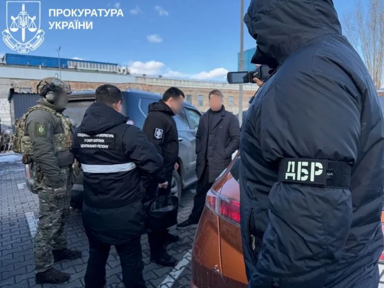 Затримання ДБР в Києві огранізаторів схеми для ухилянтів у Волинському ТЦК та СП