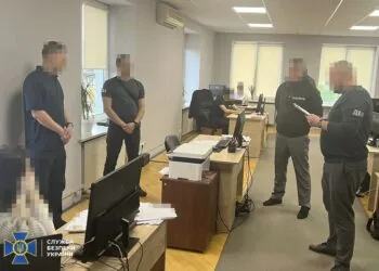 Митника Волинської митниці Ярослава Кувічку судили за хабар через підробку документів на авто на 500 доларів.