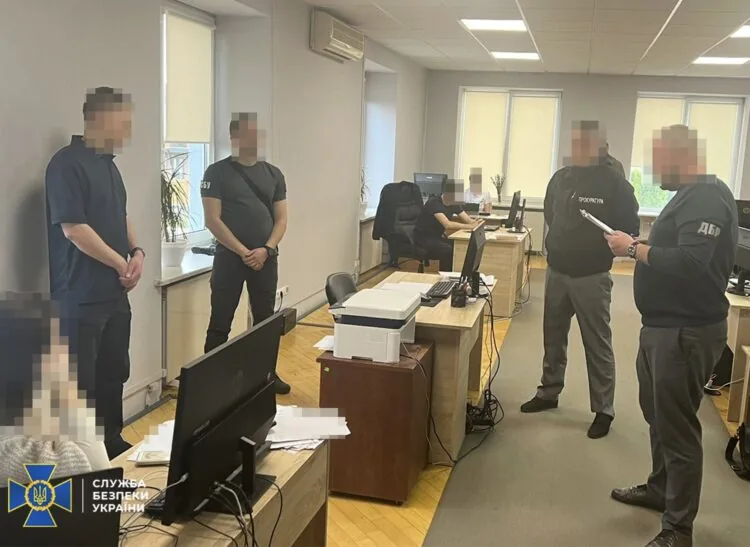 Митника Волинської митниці Ярослава Кувічку судили за хабар через підробку документів на авто на 500 доларів.