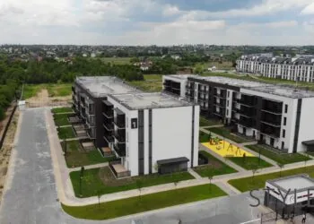 Перші дві багатоповерхівки ЖК «StyleUp» поблизу вулиці Теремнівської у Луцьку (територіально с. Липини), 2021 рік. Скриншот з відео Youtube-каналу «StyleUP»