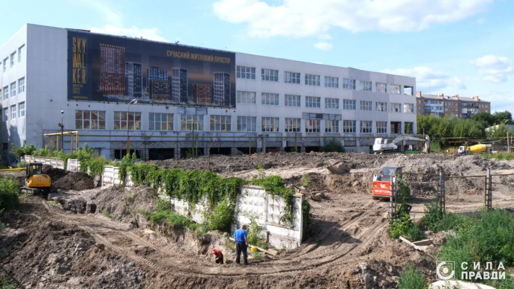 Житловий комплекс «Skywalker» на вулиці Ковельській у Луцьку. Будівельні роботи