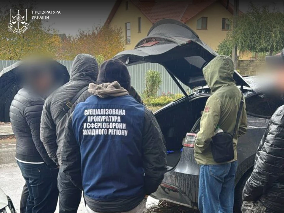 Затримання 21-річного волинянина та 44-річного військовослужбовця за переправлення ухилянтів через кордон