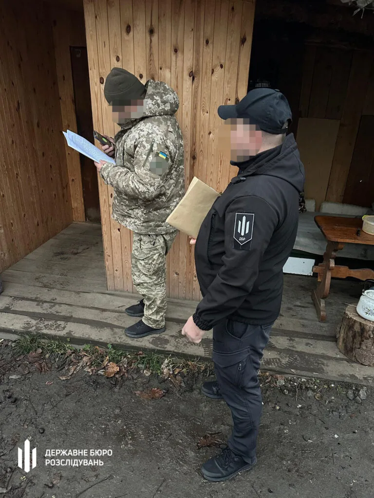 П’ятьом військовослужбовцям Волинського прикордонного загону повідомлено про підозру в організації незаконного виїзду чоловіків призовного віку за кордон.