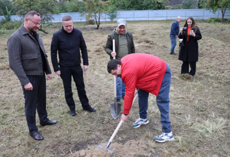 lutskrada.gov.ua. Влада закладає під ветпростір у Луцьку капсулу. Будівництво на Конякіна